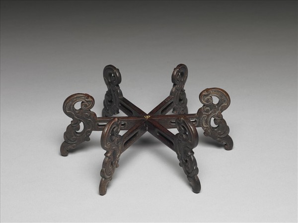 鏤空雕花六岔木座