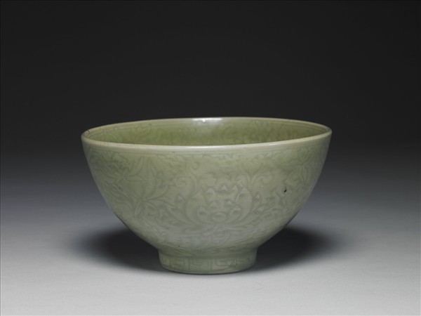 龍泉窯 青瓷劃花四季花卉紋碗