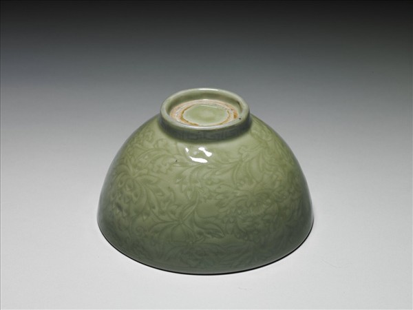 龍泉窯 青瓷劃花四季花卉紋碗