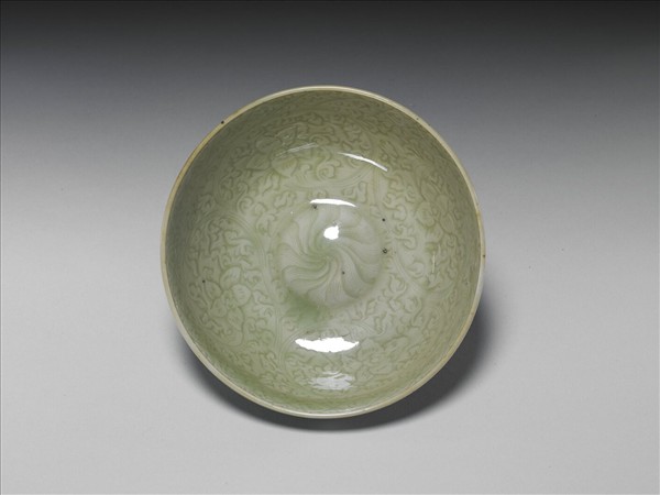 龍泉窯 青瓷劃花花卉臥足碗