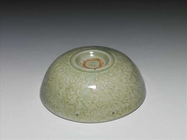 龍泉窯 青瓷劃花花卉臥足碗