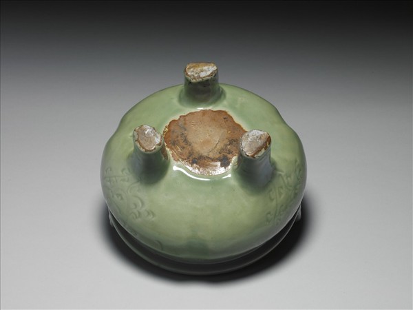 龍泉窯 翠青花卉繩耳鼎式爐