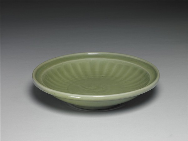 龍泉窯 青瓷菊瓣紋盤