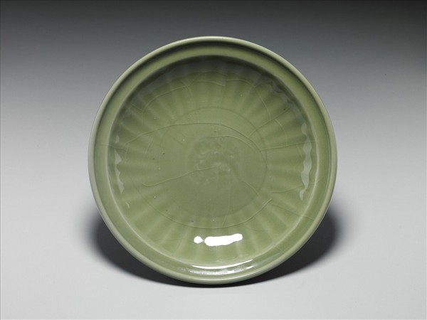 龍泉窯 青瓷菊瓣紋盤