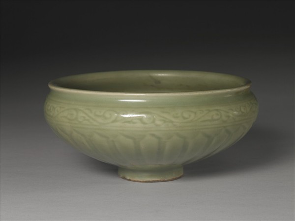 龍泉窯 青瓷蓮瓣紋洗