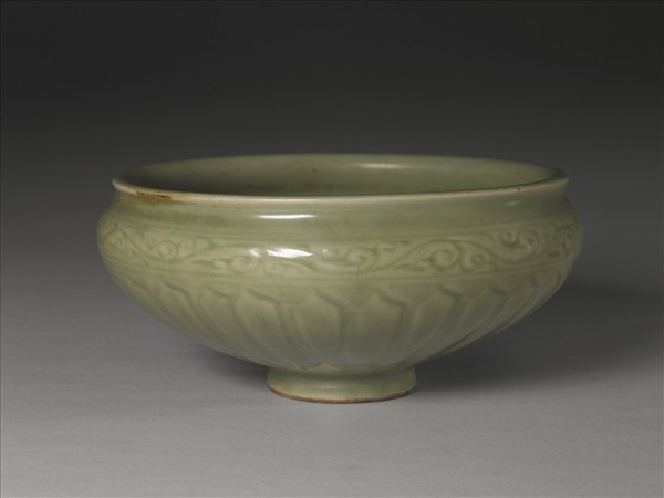 龍泉窯 青瓷蓮瓣紋洗