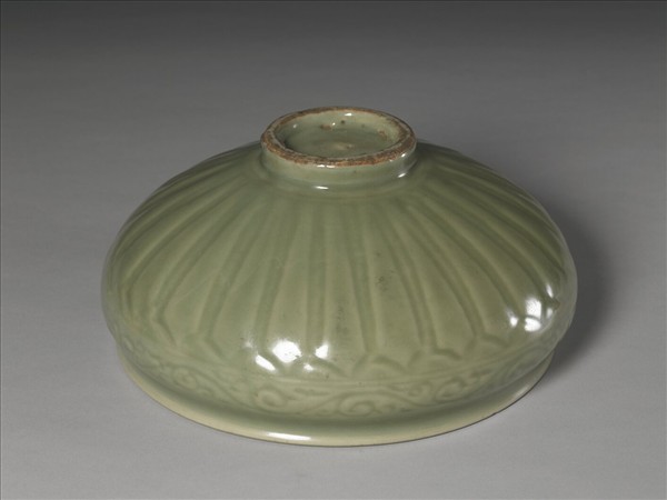 龍泉窯 青瓷蓮瓣紋洗