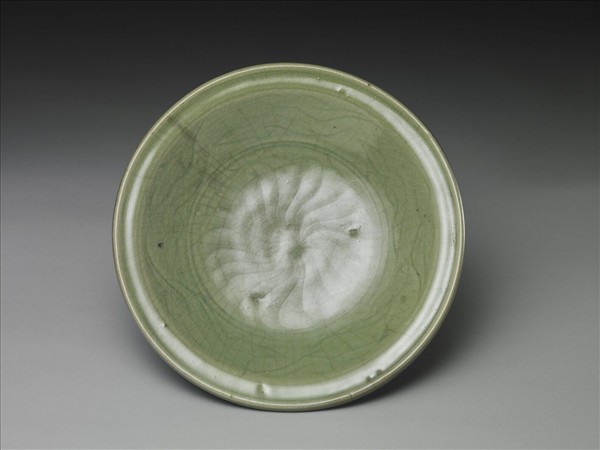 龍泉窯 青瓷刻花花卉盤