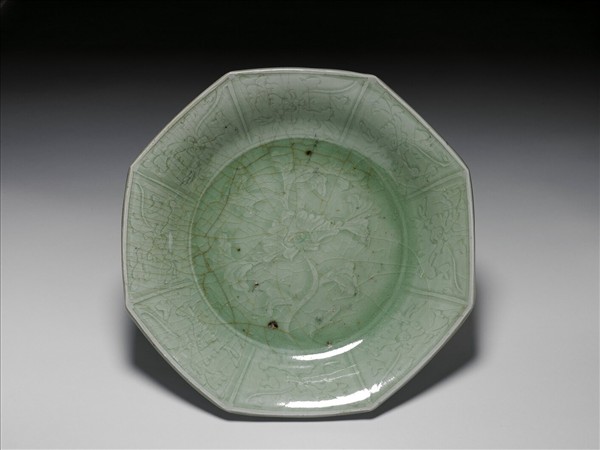 龍泉窯 青瓷劃花花卉八方盤