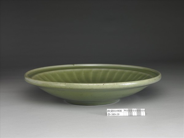 龍泉窯 青瓷菊瓣紋盤