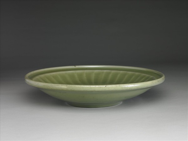 龍泉窯 青瓷菊瓣紋盤