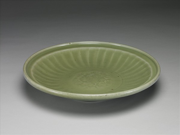 龍泉窯 青瓷菊瓣紋盤
