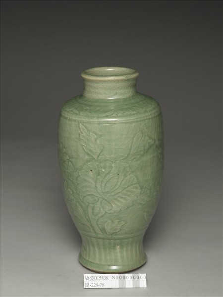 龍泉窯 青瓷劃花花卉瓶