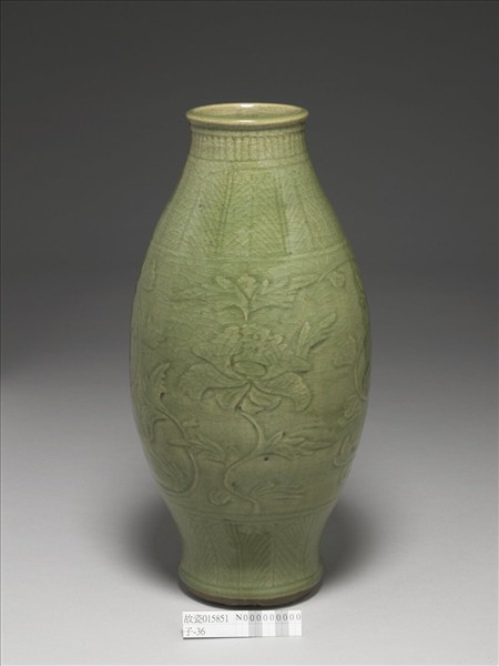 龍泉窯 青瓷劃花橄欖瓶