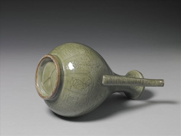 龍泉窯 青瓷劃花梅石三友執壺