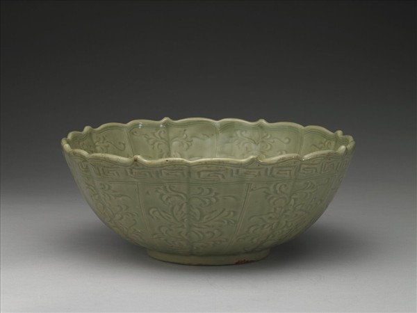 龍泉窯 青瓷劃花蓮式大碗