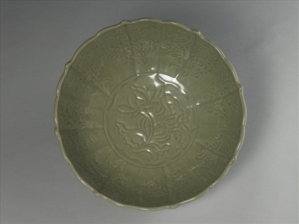 龍泉窯 青瓷劃花蓮式大碗