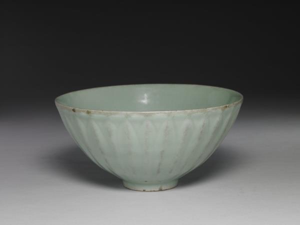 龍泉窯 青瓷蓮瓣紋碗