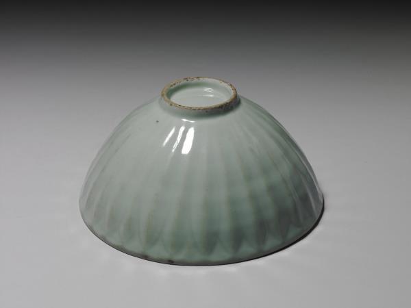 龍泉窯 青瓷蓮瓣紋碗