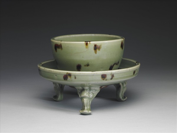 龍泉窯 青瓷褐斑三足花囊