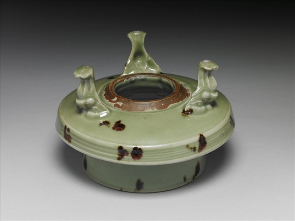 龍泉窯 青瓷褐斑三足花囊