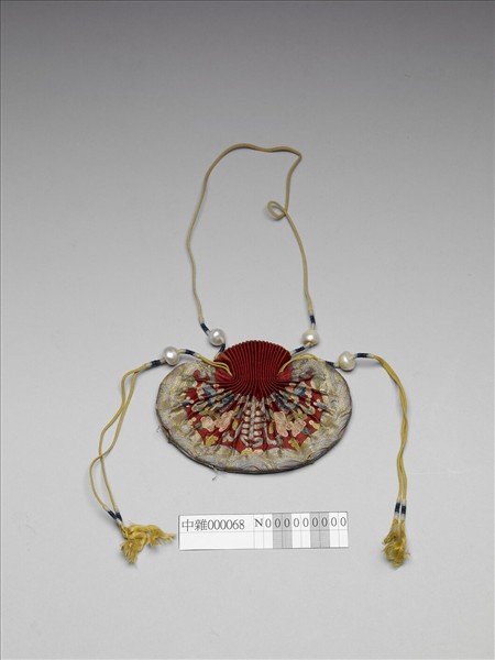 紅鍛金銀線繡荷包