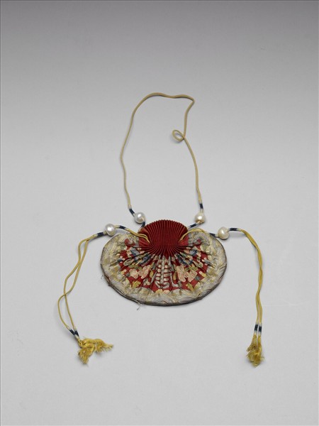 紅鍛金銀線繡荷包