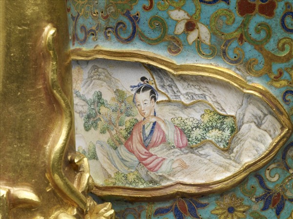 掐絲兼繪琺瑯多穆壺