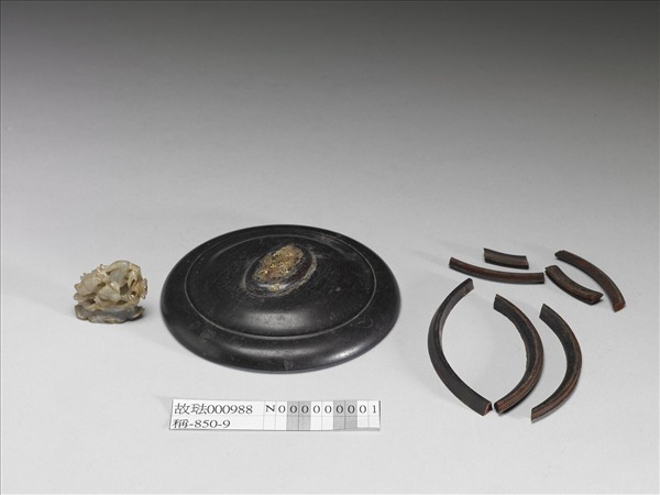 鴛鴦荷葉紋玉頂