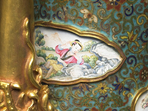 掐絲兼繪琺瑯多穆壺