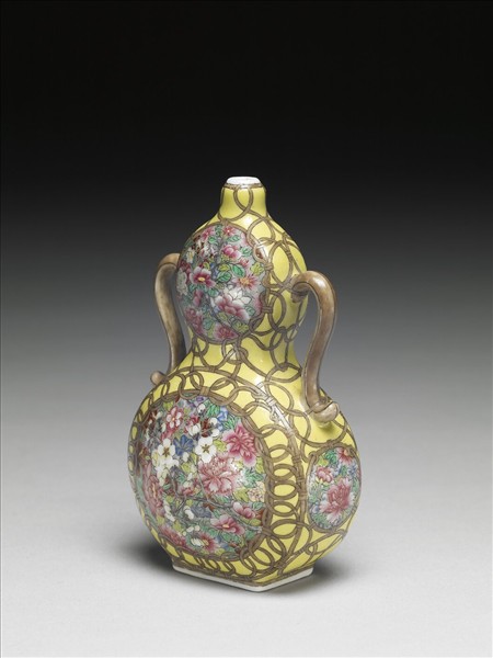 琺瑯彩開光花卉雙耳葫蘆瓶