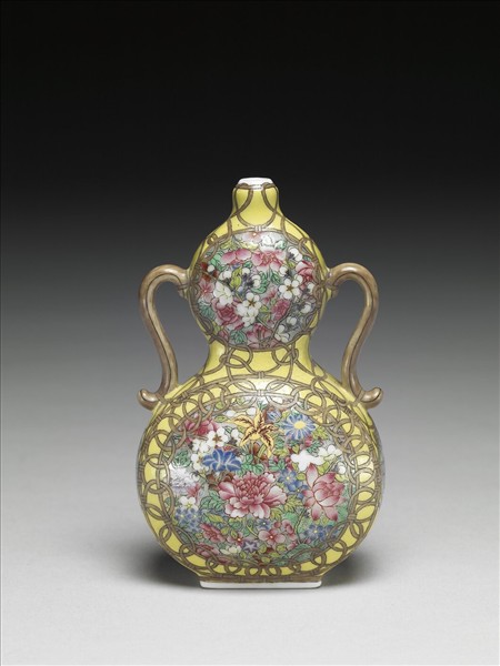 琺瑯彩開光花卉雙耳葫蘆瓶