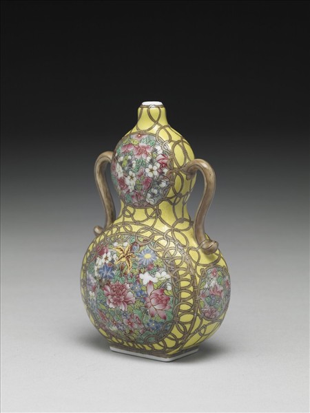 琺瑯彩開光花卉雙耳葫蘆瓶