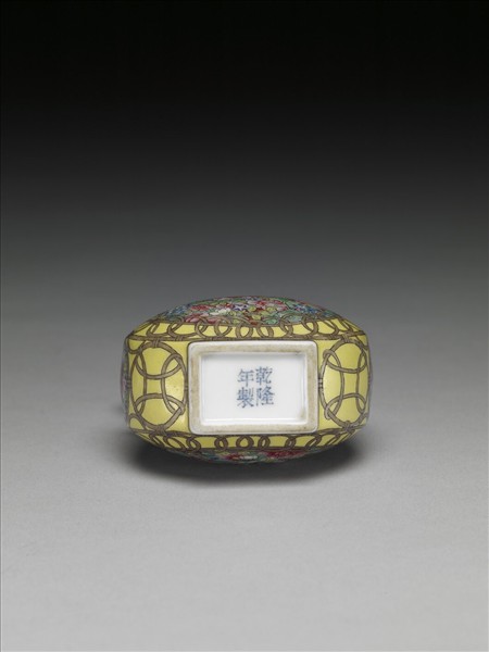 琺瑯彩開光花卉雙耳葫蘆瓶