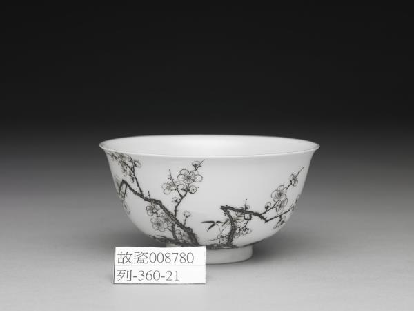 琺瑯彩赭墨梅竹圖碗