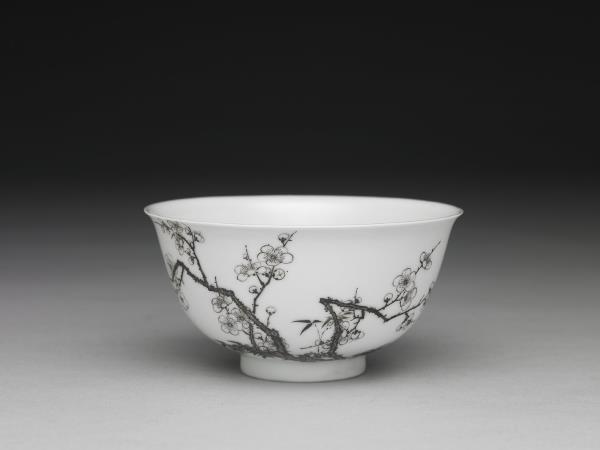 琺瑯彩赭墨梅竹圖碗