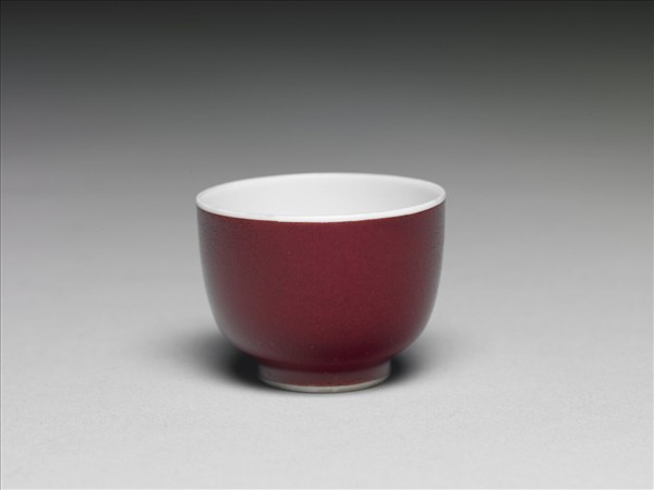 琺瑯彩洋紅地牡丹杯