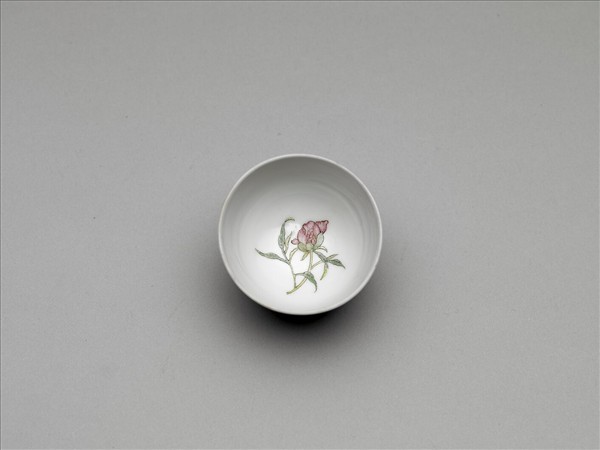 琺瑯彩洋紅地牡丹杯