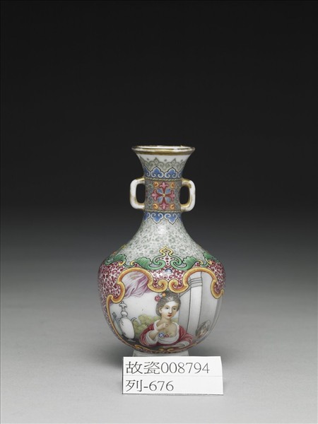 琺瑯彩錦地開光西洋人物雙耳瓶