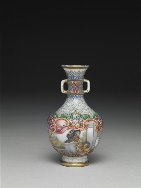 琺瑯彩錦地開光西洋人物雙耳瓶