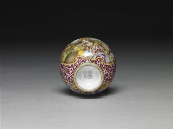 琺瑯彩錦地開光西洋人物雙耳瓶