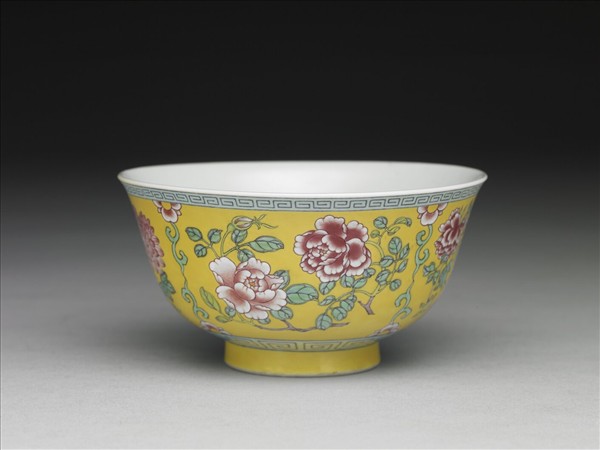 琺瑯彩黃地四季花卉碗