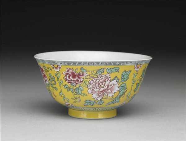 琺瑯彩黃地四季花卉碗