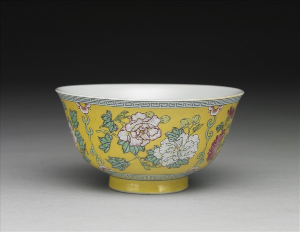 琺瑯彩黃地四季花卉碗