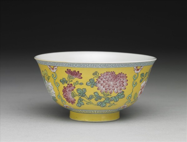 琺瑯彩黃地四季花卉碗