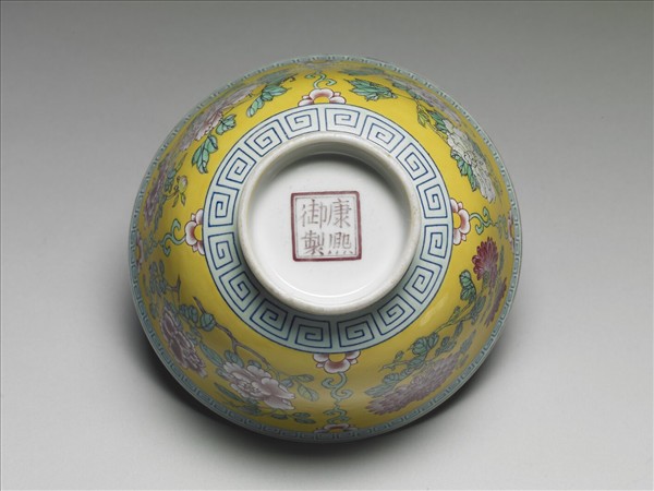 琺瑯彩黃地四季花卉碗