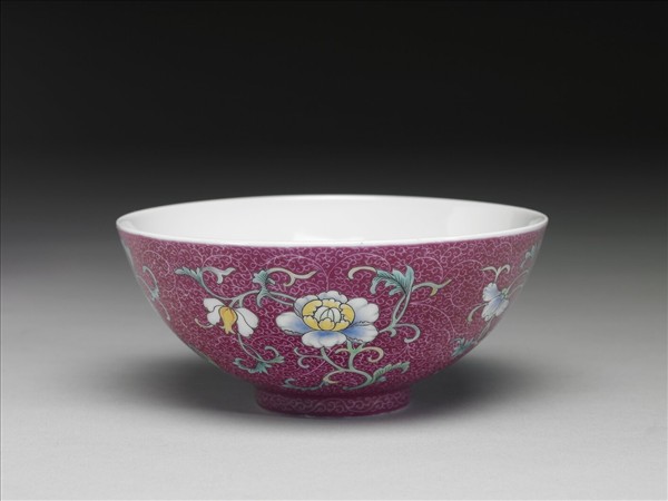 琺瑯彩紅錦地花果紋碗