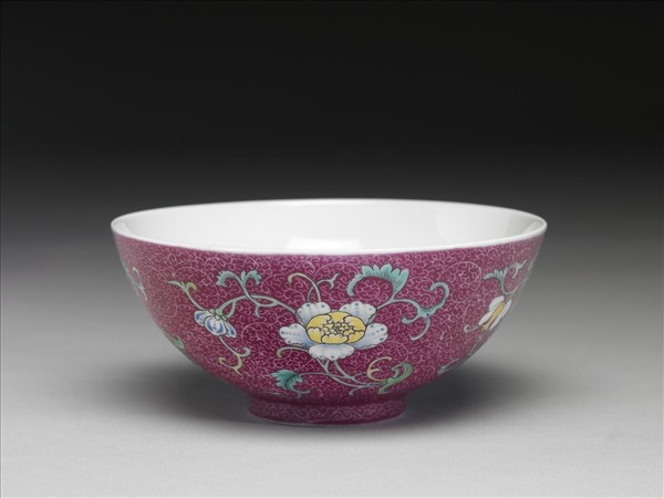琺瑯彩紅錦地花果紋碗