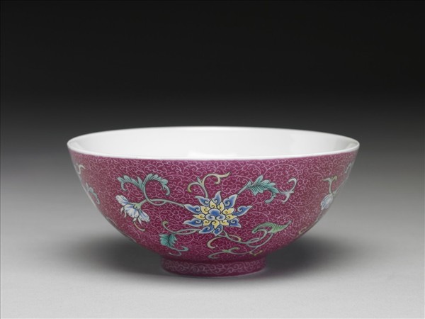 琺瑯彩紅錦地花果紋碗