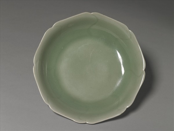 青瓷花式盤